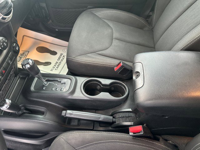 Used 2018 Jeep Wrangler Unlimited Sahara w/ Connectivity Group image 14