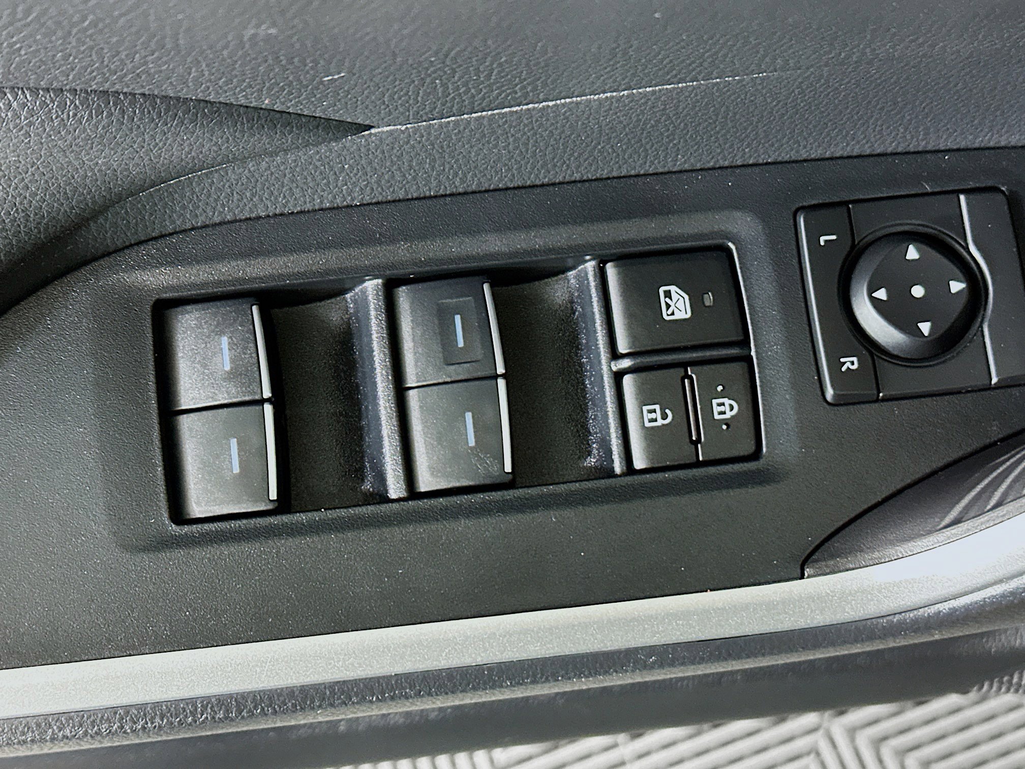 Used 2023 Toyota RAV4 SE AWD/4WD image 14