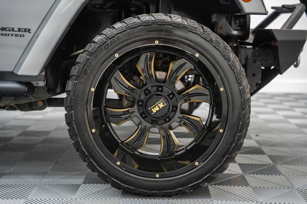 Used 2015 Jeep Wrangler Unlimited Rubicon w/ Connectivity Group image 16