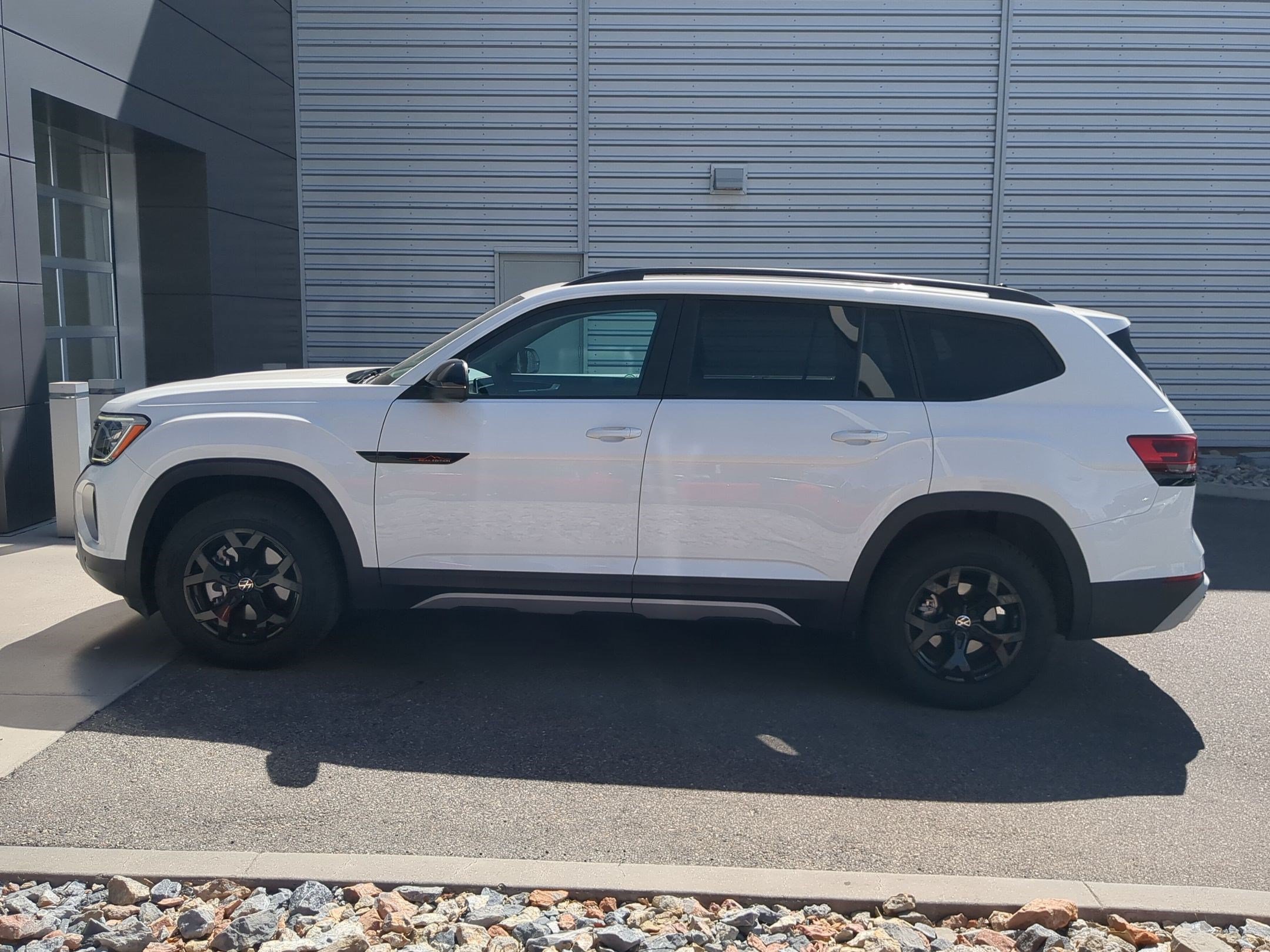 Used 2024 Volkswagen Atlas Peak Edition SE AWD/4WD image 8