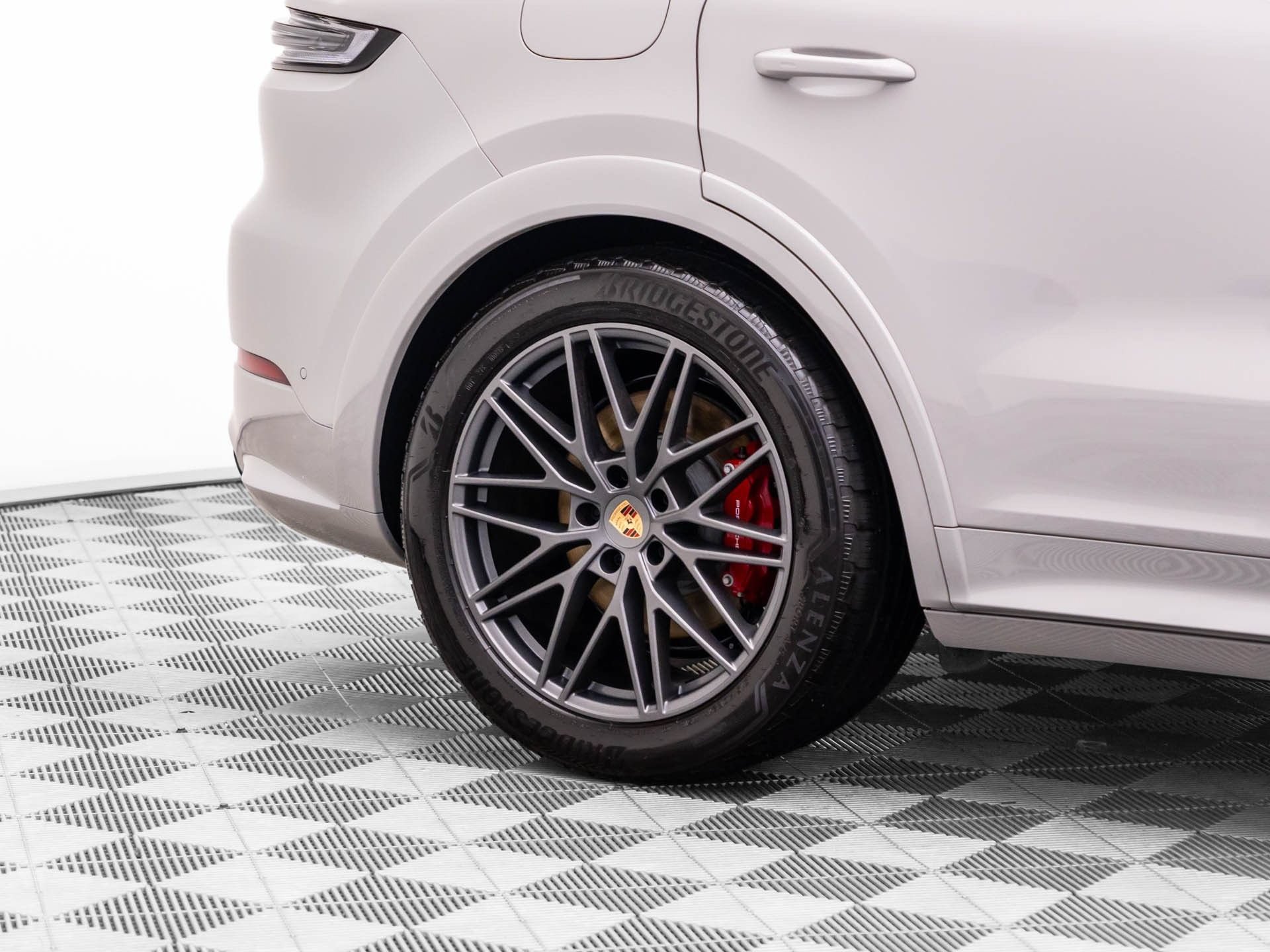 Used 2026 Porsche Cayenne GTS AWD/4WD image 41