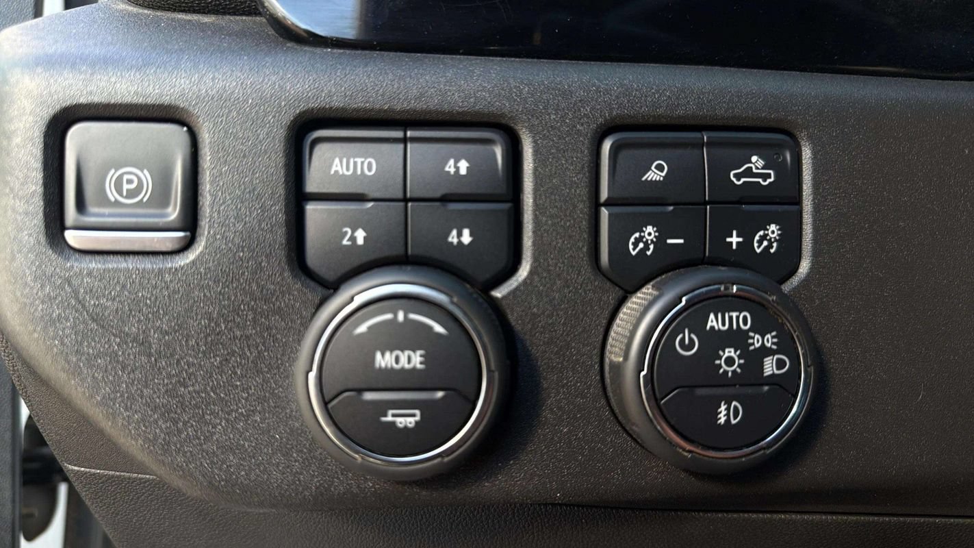 Used 2023 Chevrolet Silverado 1500 LTZ w/ LTZ Convenience Package II AWD/4WD image 13