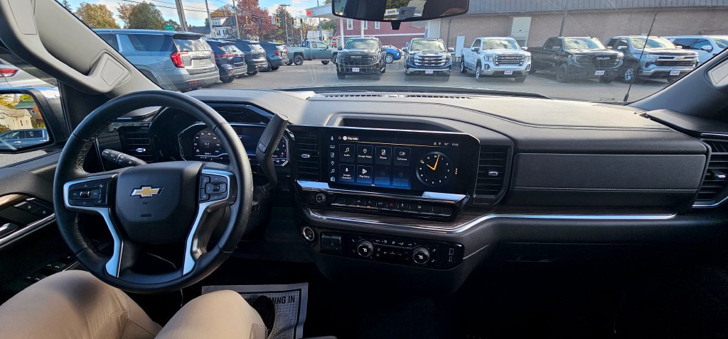 Used 2023 Chevrolet Silverado 1500 LT AWD/4WD image 16