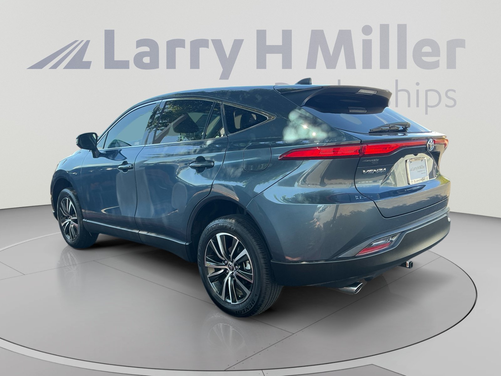 Certified 2024 Toyota Venza LE AWD/4WD image 2