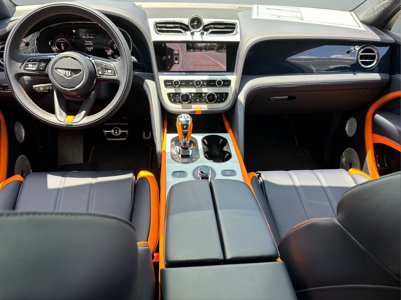 Used 2024 Bentley Bentayga image 32