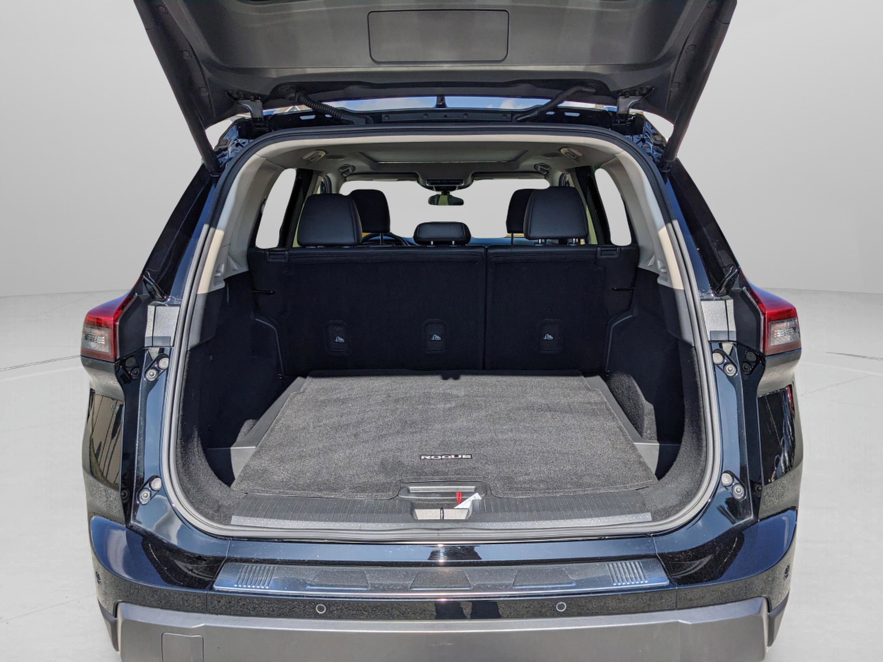 Used 2024 Nissan Rogue SV w/ SV Premium Package image 31