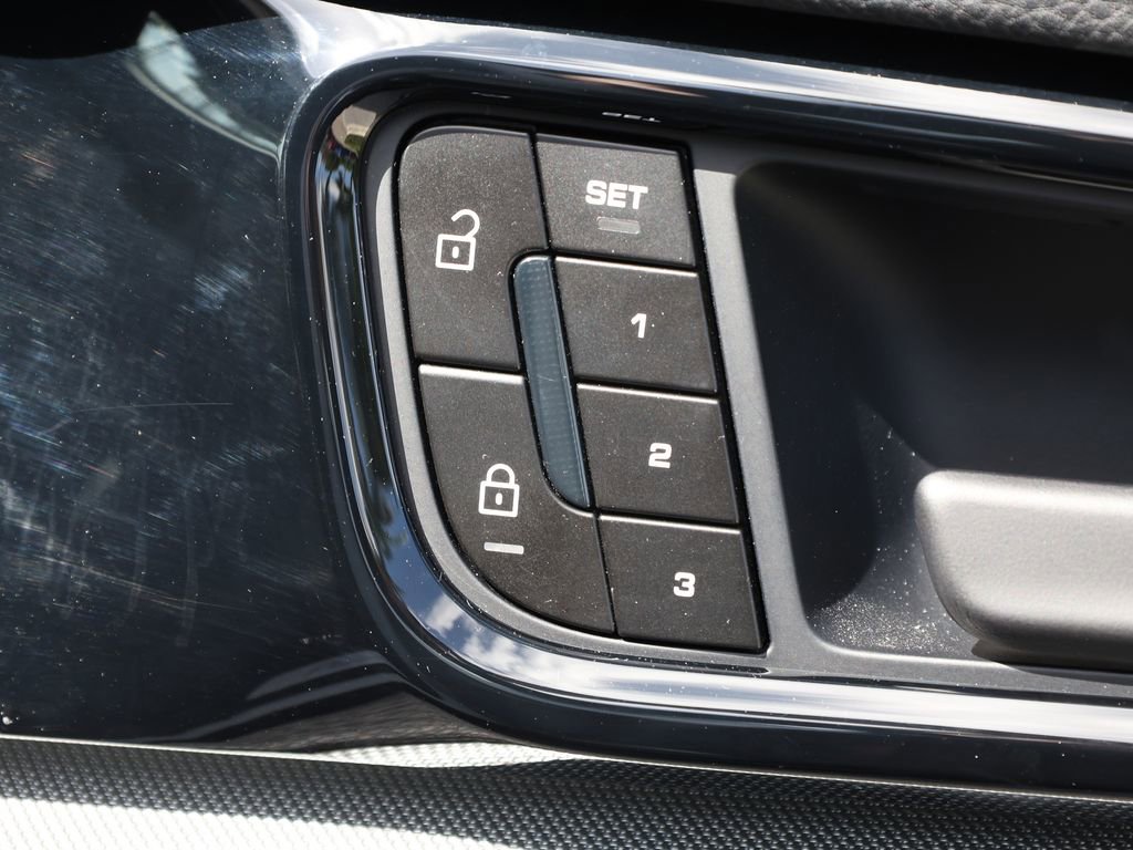 Used 2025 Porsche Panamera 4 image 24