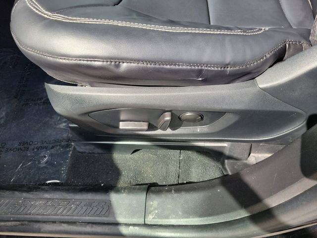 Used 2022 Ford Explorer XLT w/ Equipment Group 202A image 14