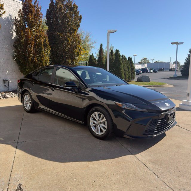 Used 2025 Toyota Camry LE FWD image 8