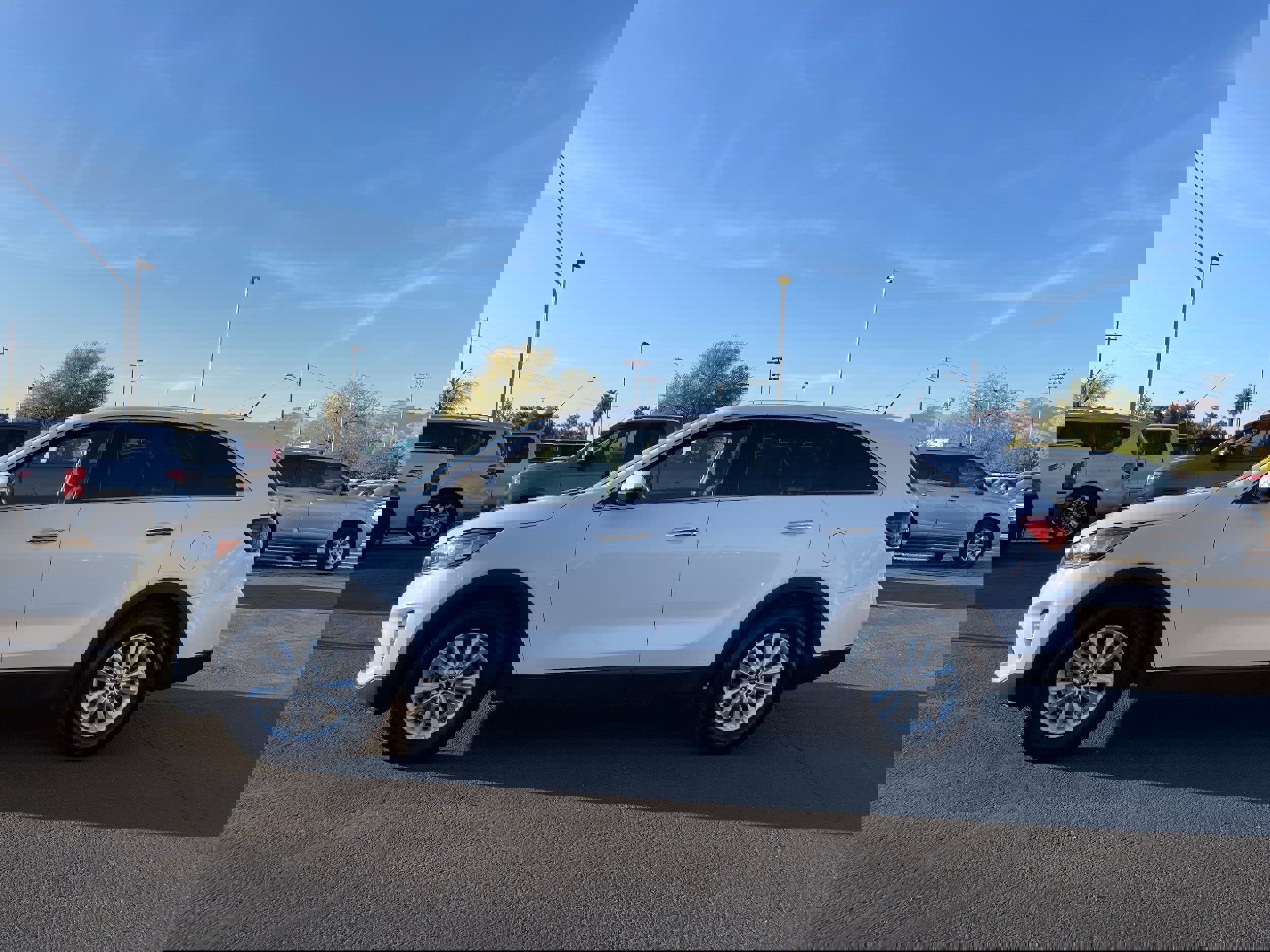 Used 2019 Kia Sorento LX image 2