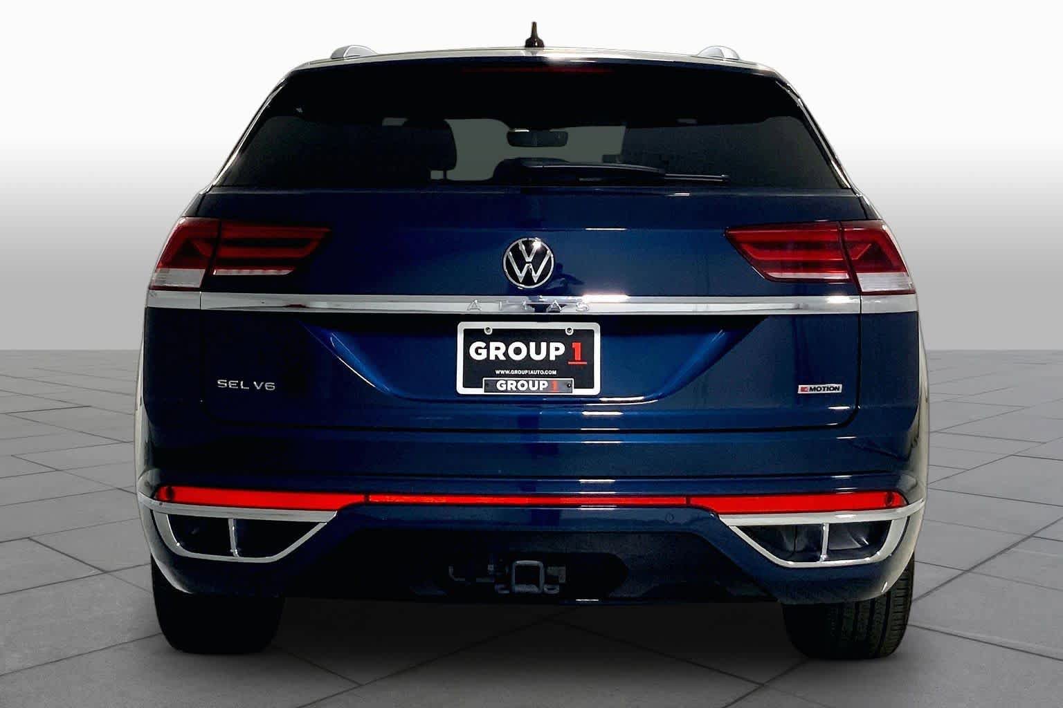 Used 2022 Volkswagen Atlas Cross Sport SEL R-Line w/ Cross Sport MDO Package AWD/4WD image 4