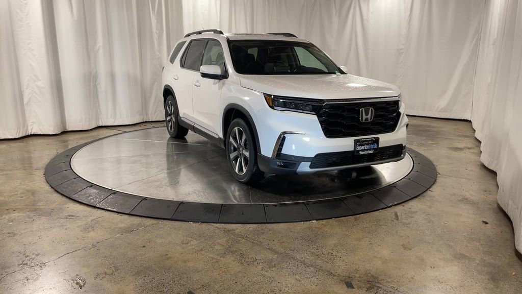 Used 2023 Honda Pilot Touring image 4