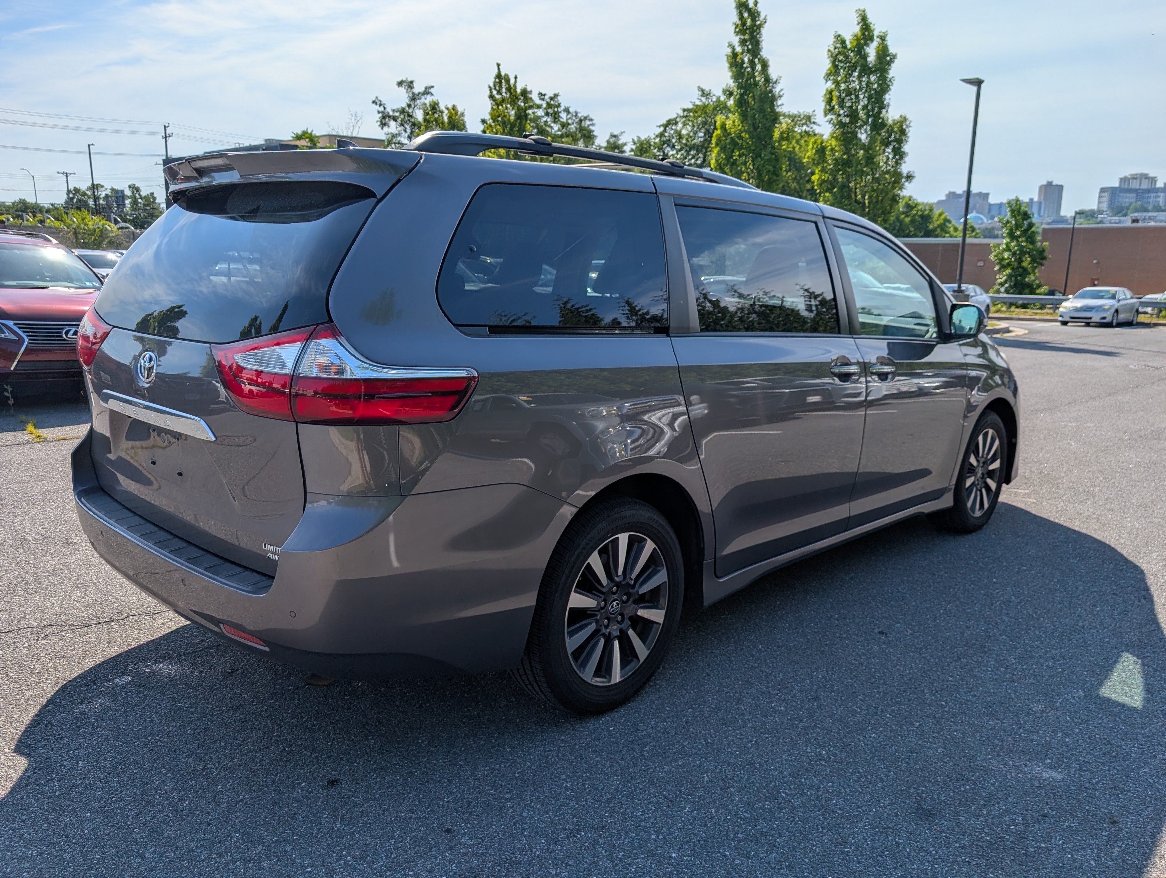 Used 2019 Toyota Sienna Limited Premium AWD/4WD image 3