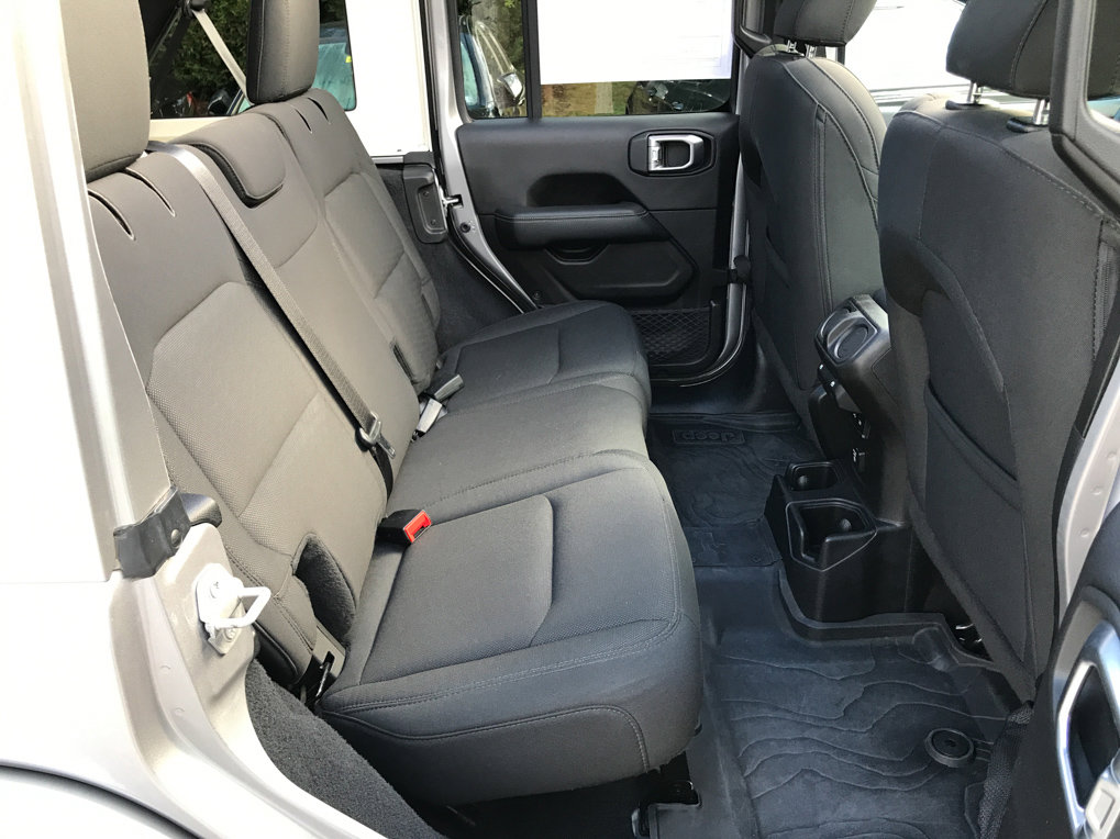 Used 2019 Jeep Wrangler Unlimited Sahara image 30