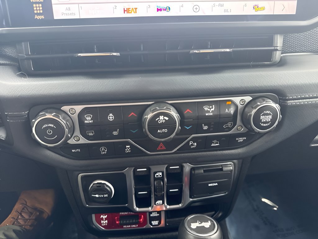 Used 2025 Jeep Wrangler Unlimited Rubicon AWD/4WD image 9
