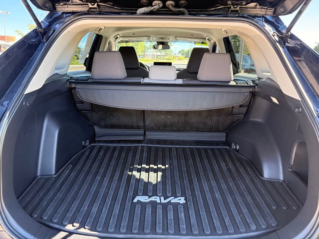 Used 2025 Toyota RAV4 XLE AWD/4WD image 29