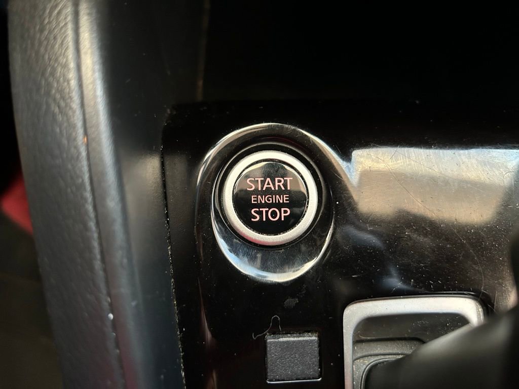 Used 2022 Nissan Versa SV FWD image 25