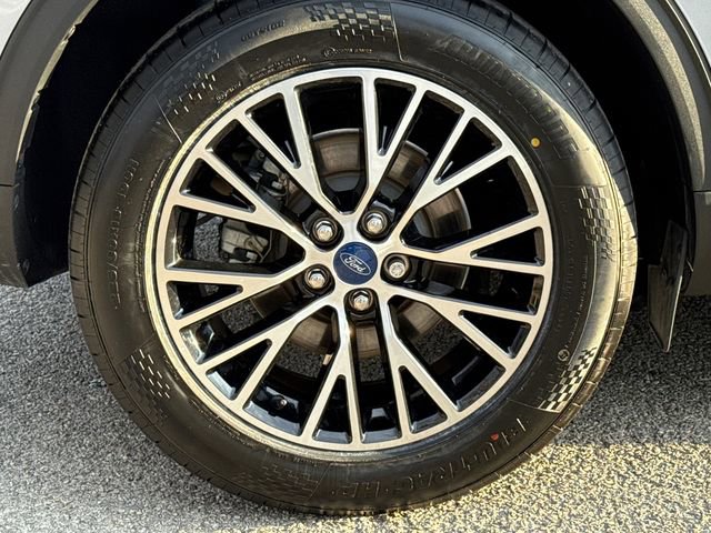 Certified 2022 Ford Escape Titanium image 9