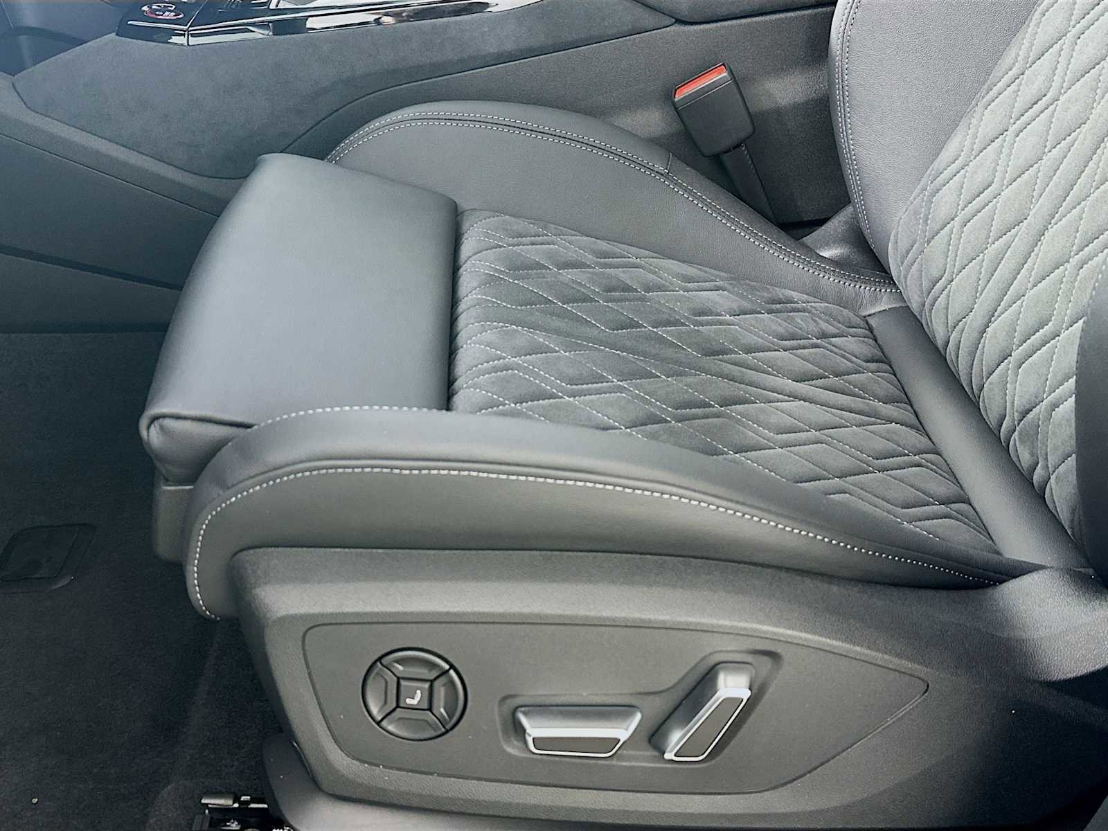 New 2027 Audi SQ6 e-tron Premium Plus AWD/4WD image 17