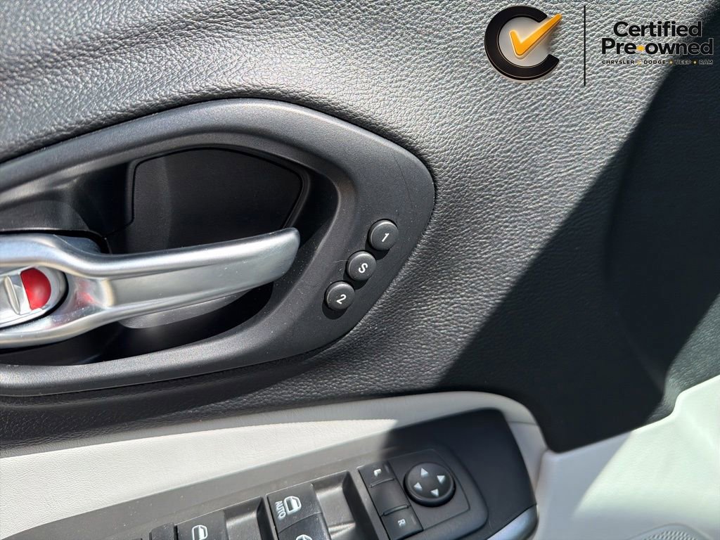 Used 2021 Jeep Cherokee Limited w/ Elite Package FWD image 50