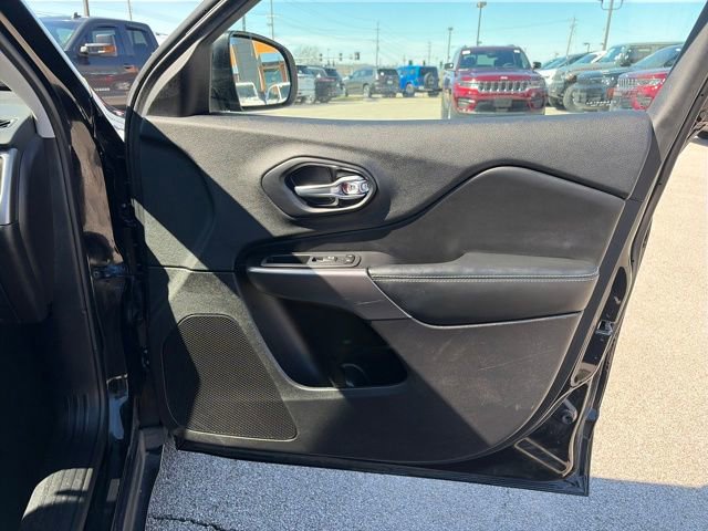 Used 2020 Jeep Cherokee Latitude Plus w/ Cold Weather Group FWD image 44