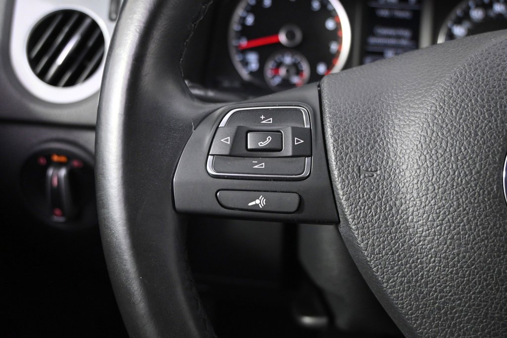 Used 2016 Volkswagen Tiguan S image 32