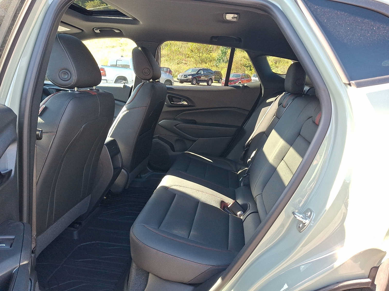 Used 2024 Chevrolet Trax RS w/ Sunroof Package FWD image 10