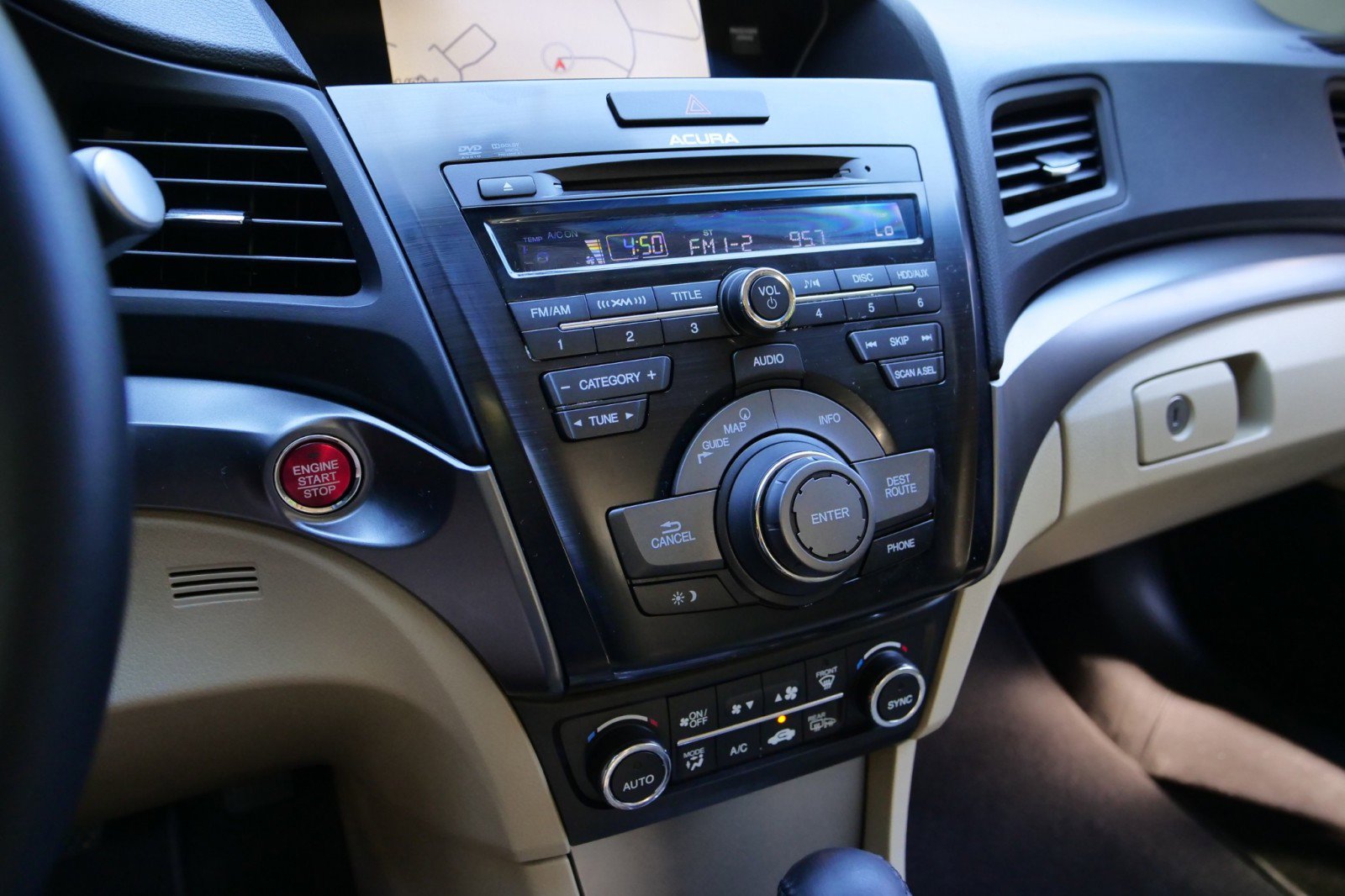 Used 2013 Acura ILX 2.0L / Tech Package / Heated S image 6