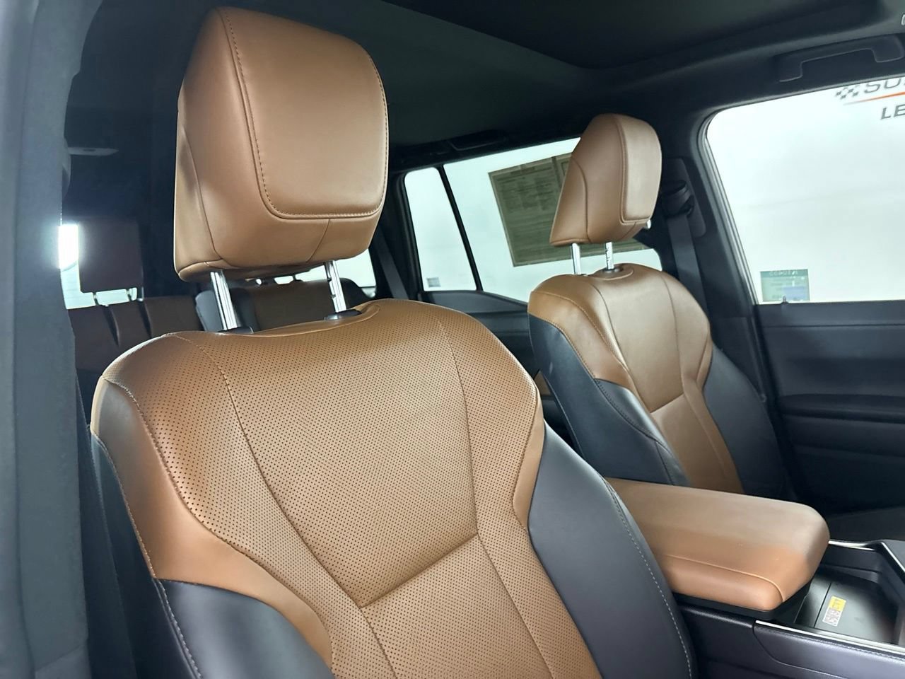 Used 2024 Lexus GX 550 w/ Cold Area Package AWD/4WD image 31
