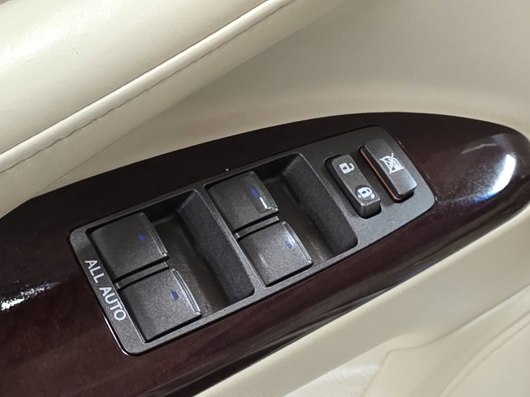 Used 2015 Lexus LX 570 4WD image 26