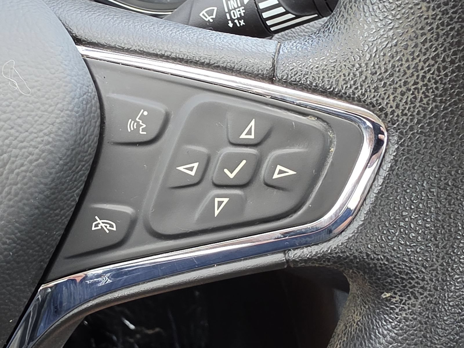 Used 2018 Chevrolet Cruze LT w/ Convenience Package FWD image 19