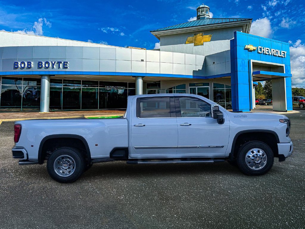 New 2026 Chevrolet Silverado 3500 High Country w/ High Country Premium Package AWD/4WD image 8