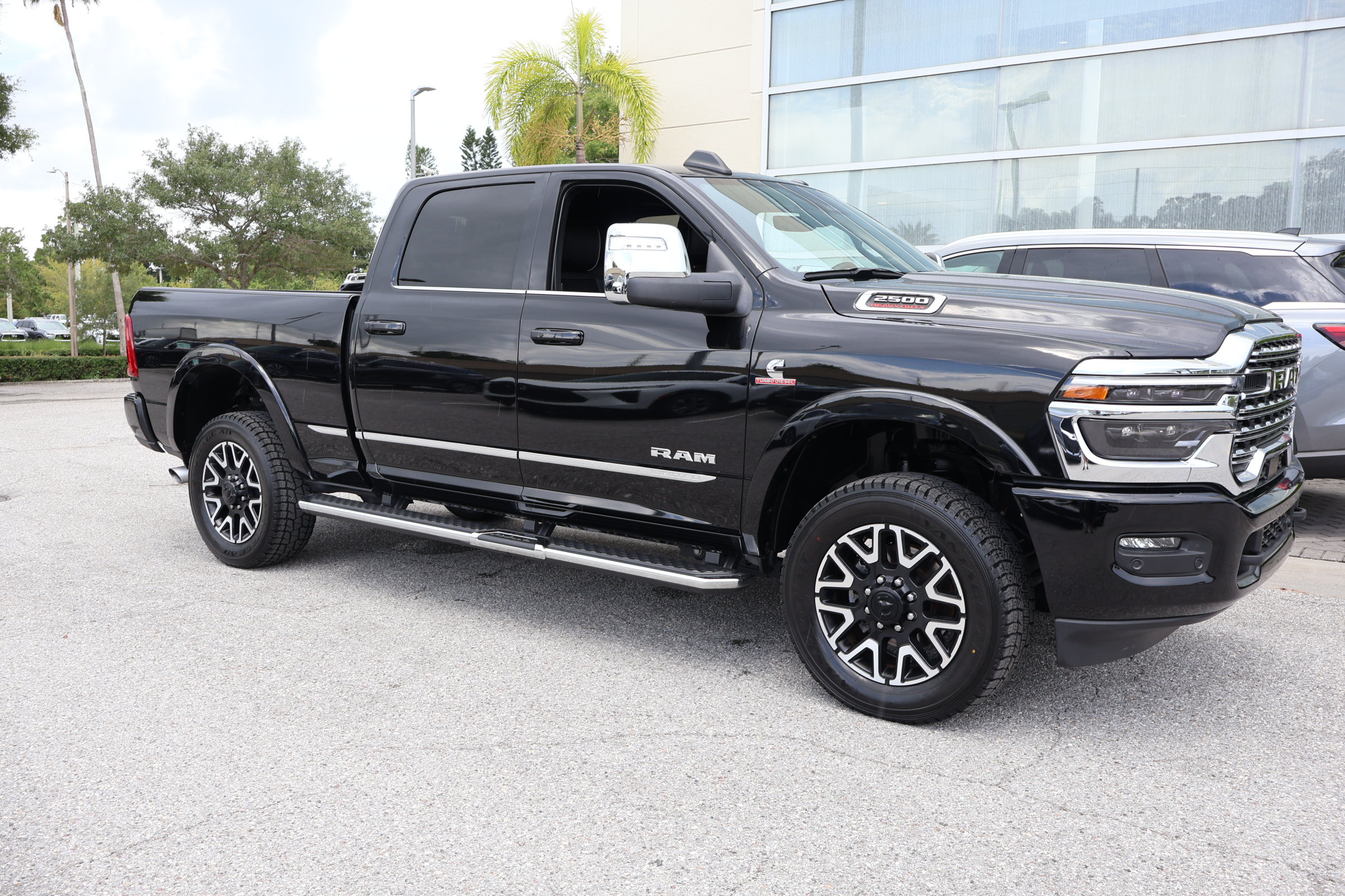 Used 2025 RAM 2500 Limited AWD/4WD image 12