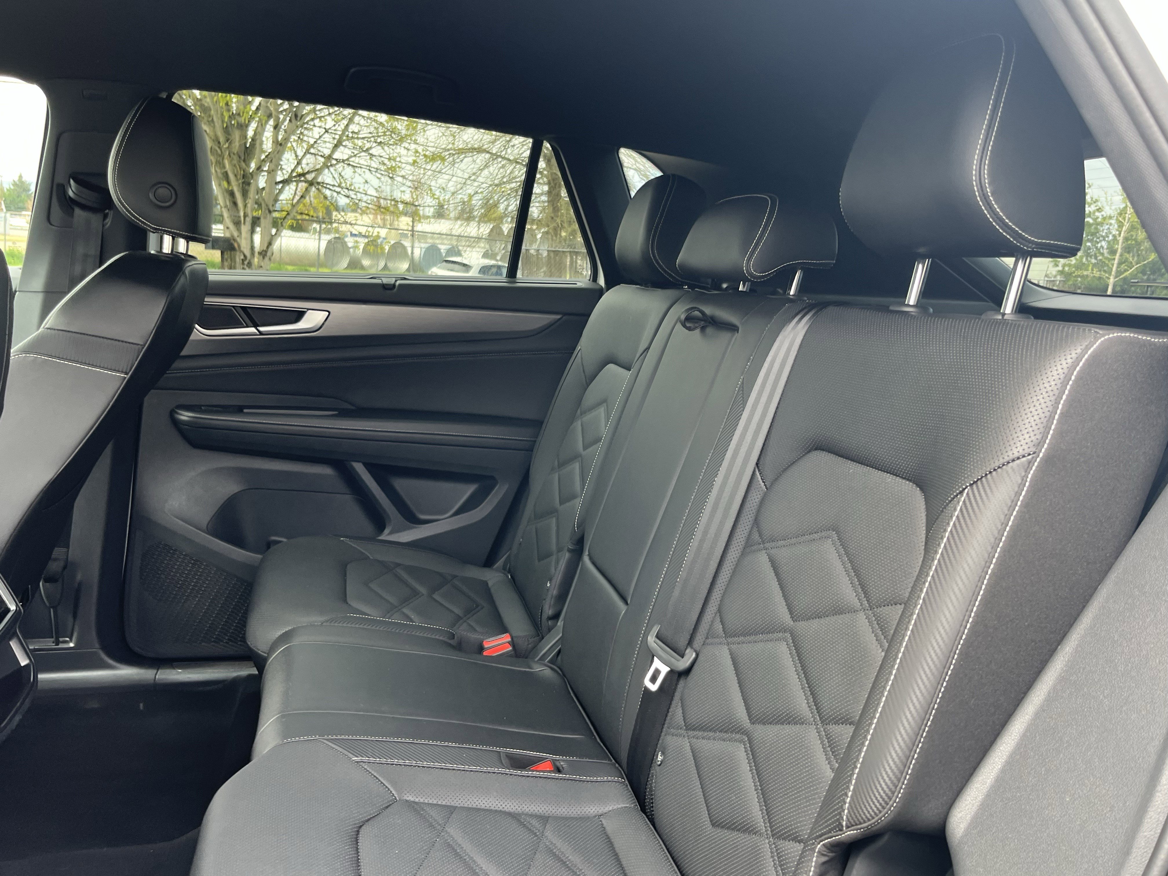 Used 2025 Volkswagen Atlas Cross Sport SE AWD/4WD image 14