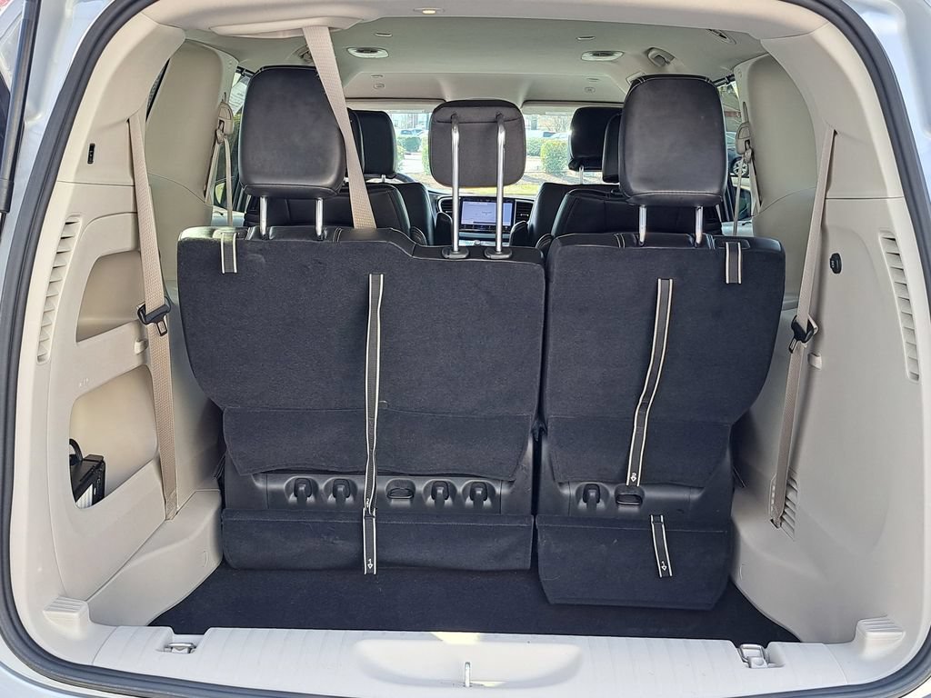 Used 2024 Chrysler Pacifica Touring-L FWD image 16