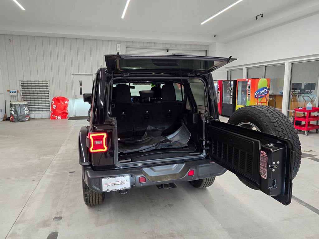 Certified 2018 Jeep Wrangler Unlimited Sahara image 40