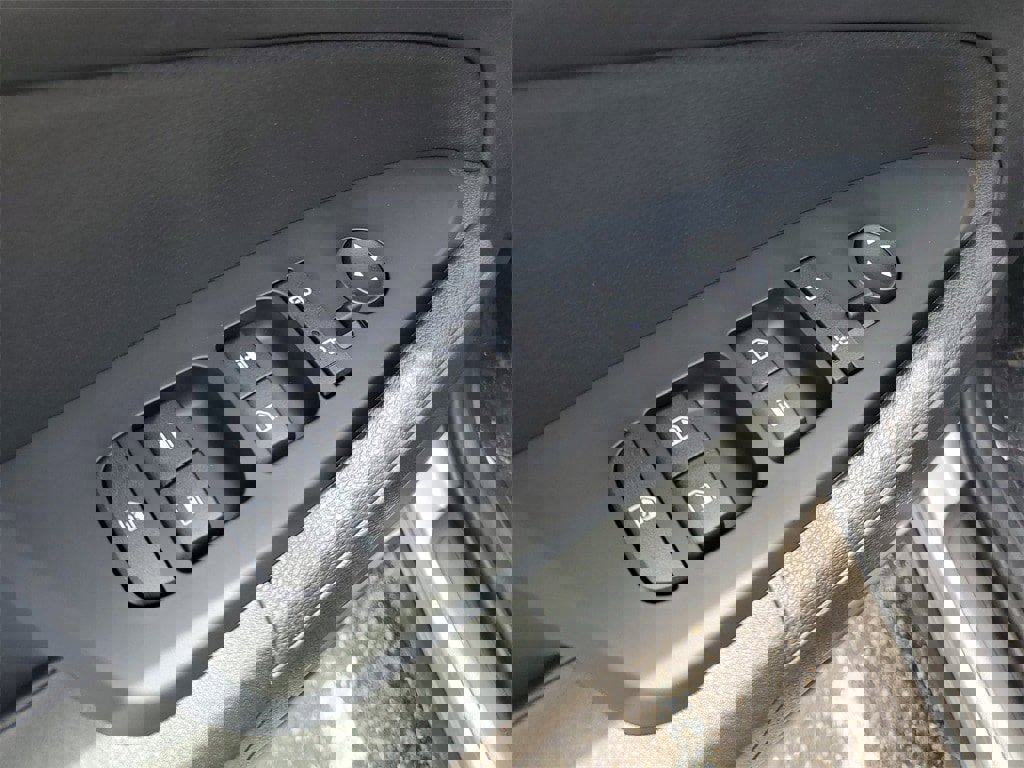 New 2025 Kia Sportage LX image 9