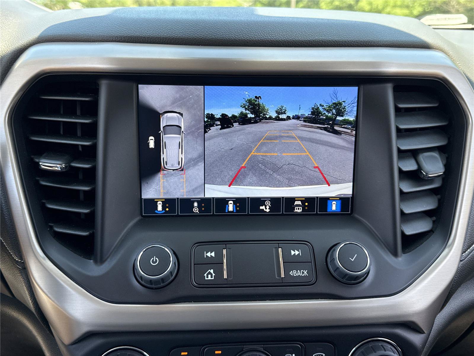 Used 2023 GMC Acadia Denali w/ Denali Ultimate Package AWD/4WD image 8