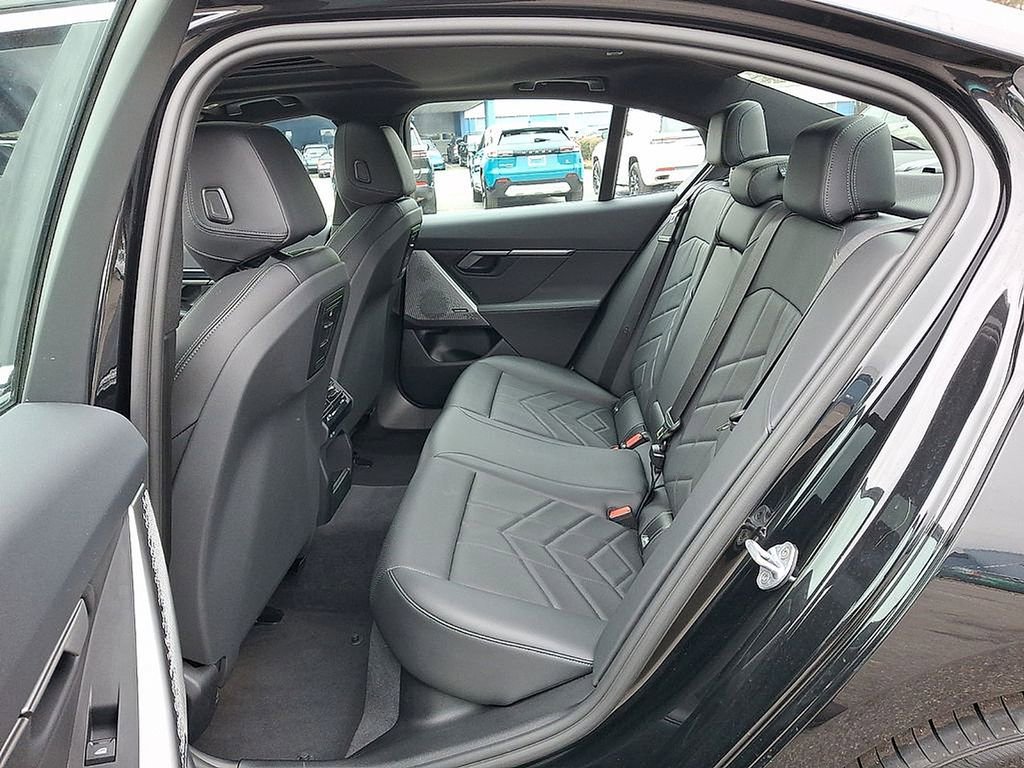 Used 2025 BMW i5 eDrive40i image 11