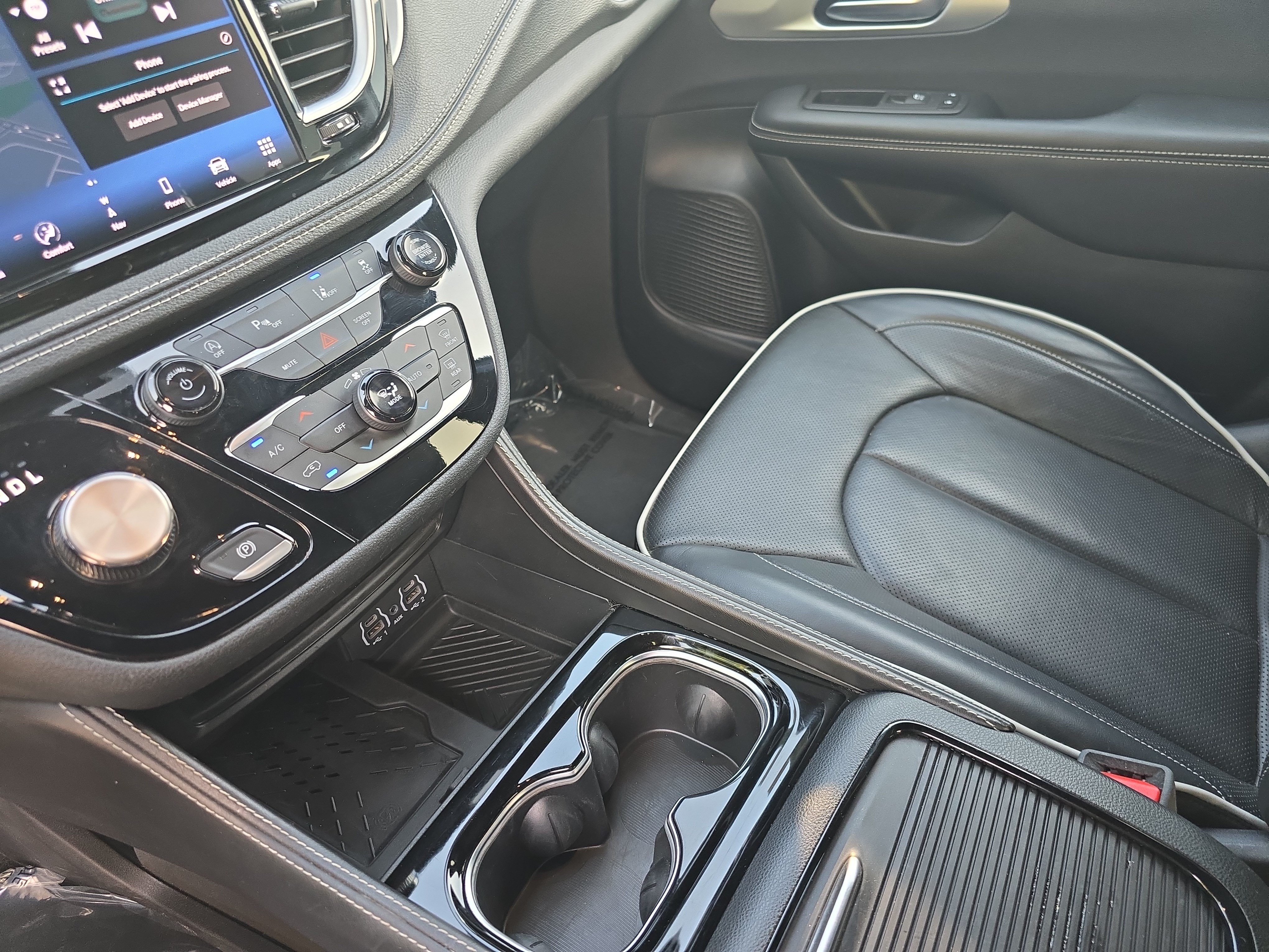 Used 2025 Chrysler Pacifica Limited FWD image 21