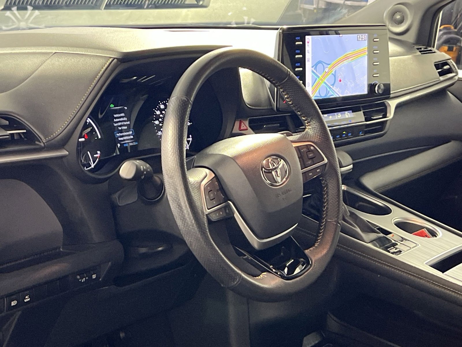 Used 2023 Toyota Sienna XLE Woodland Edition AWD/4WD image 17