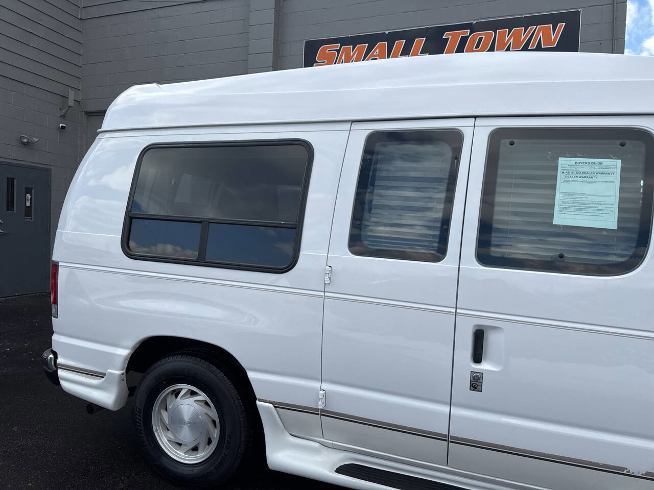 Used 2003 Ford E-150 and Econoline 150 image 9