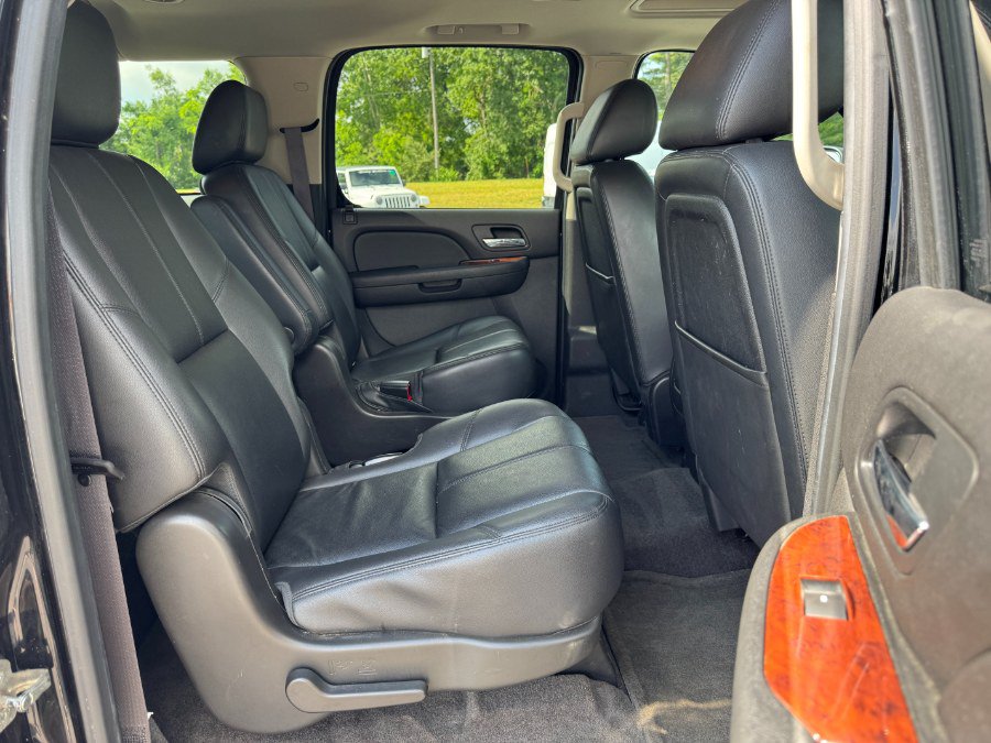 Used 2013 GMC Yukon XL SLT w/ SLT-2 Equipment Package AWD/4WD image 19