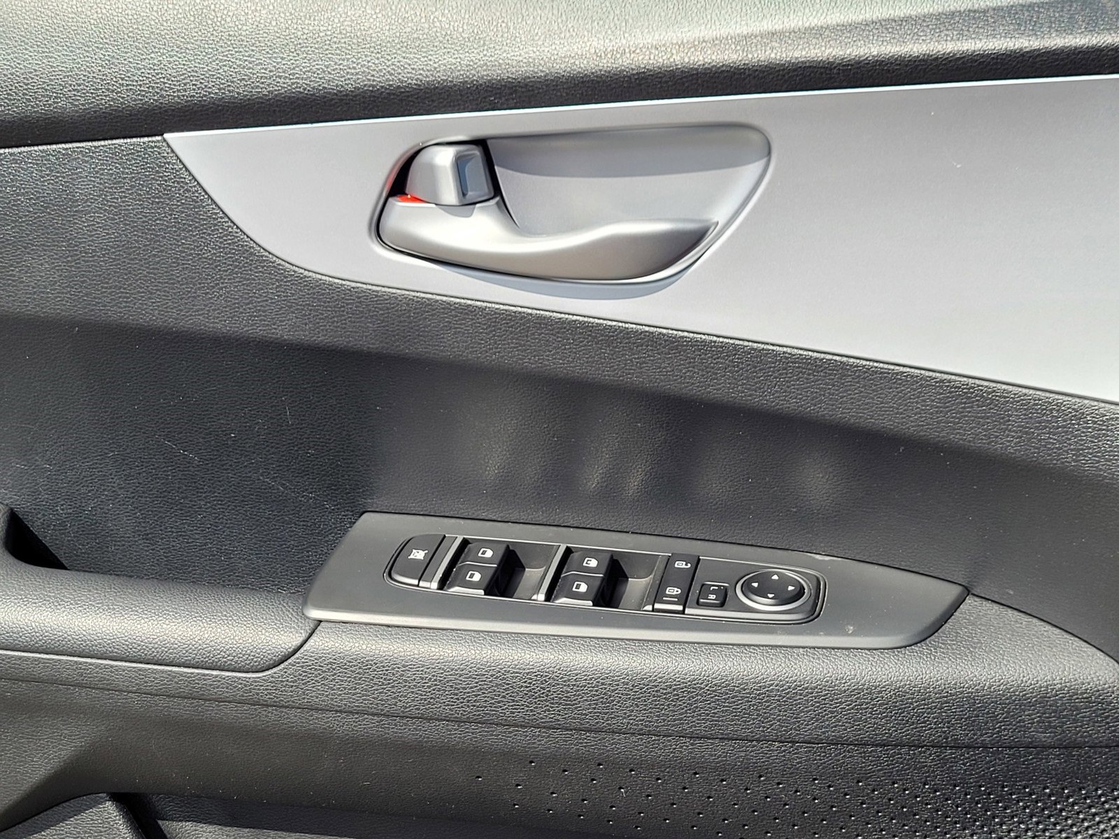 Used 2023 Kia Forte LXS image 30