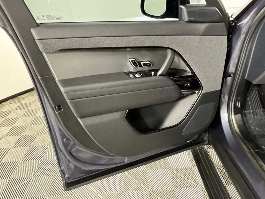 Certified 2024 Land Rover Range Rover Sport Dynamic SE image 18
