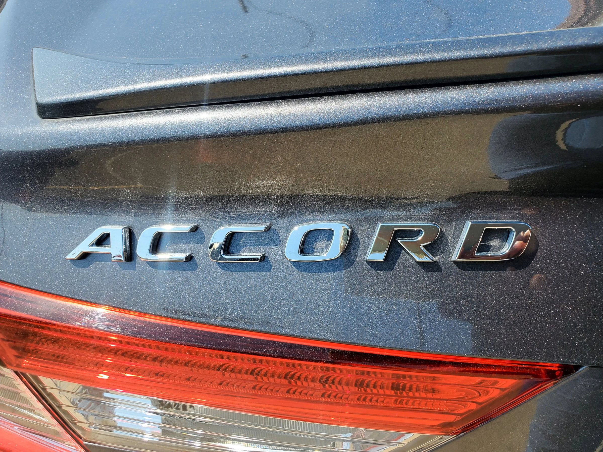 Used 2018 Honda Accord Sport image 12