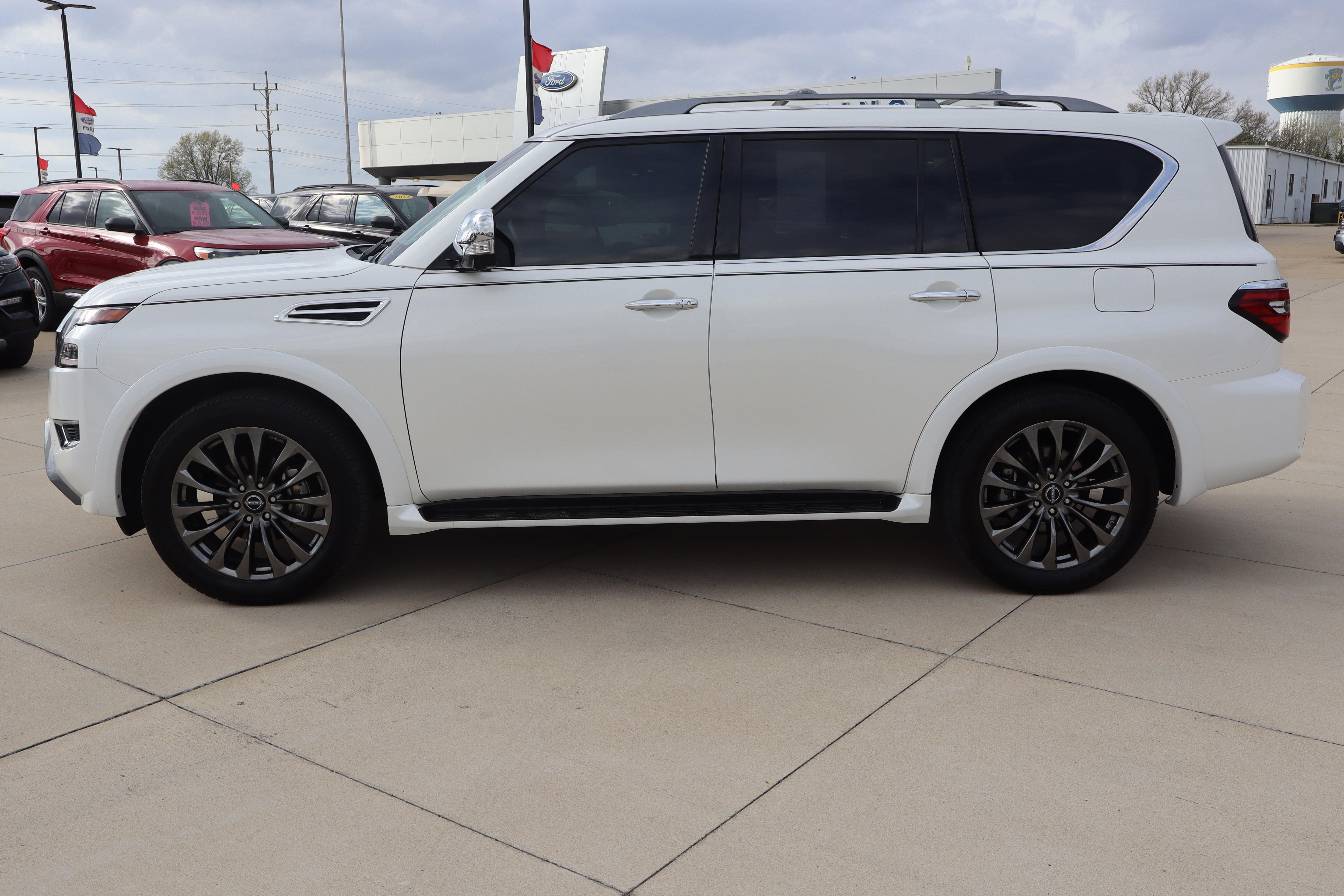 Used 2024 Nissan Armada Platinum w/ Cargo Package RWD image 9