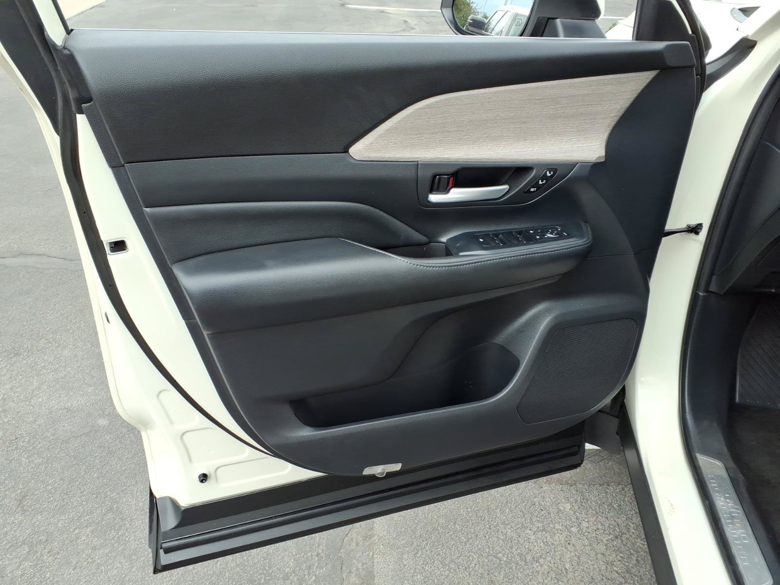 Certified 2024 Toyota Grand Highlander AWD image 13