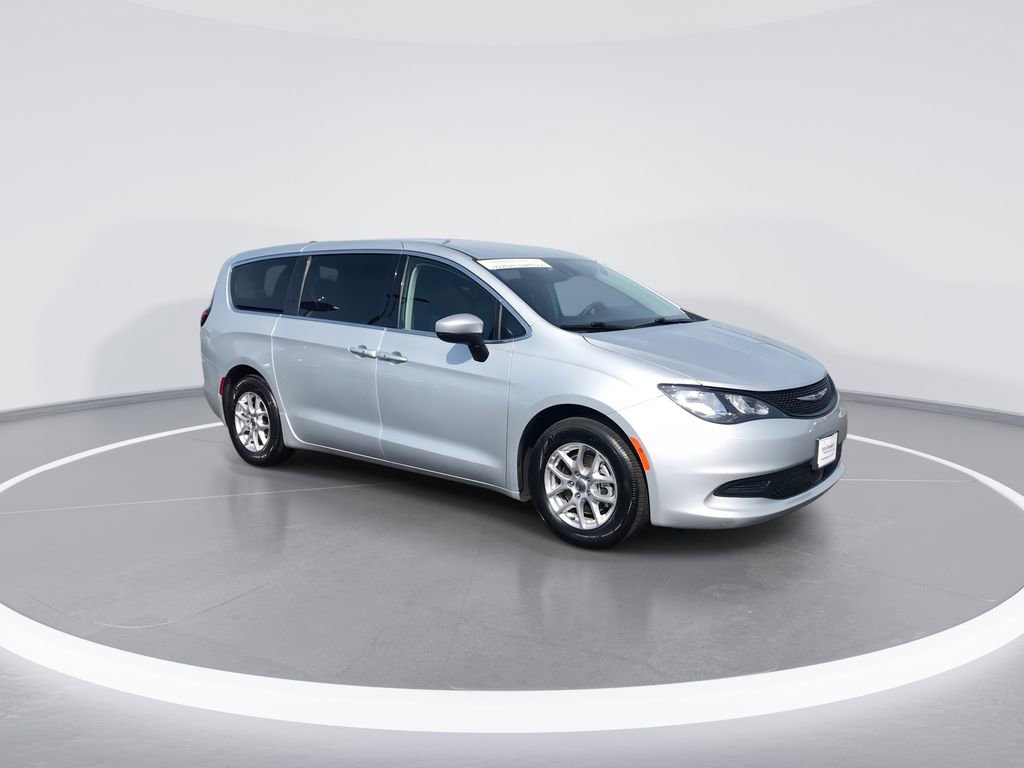 Used 2023 Chrysler Voyager LX image 2