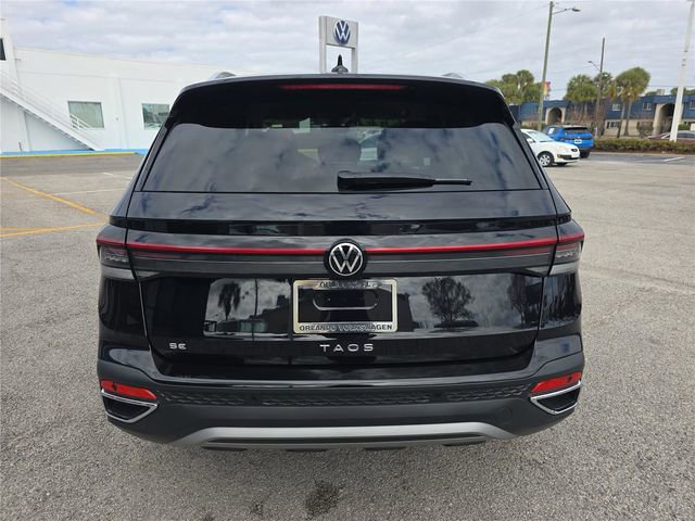Used 2025 Volkswagen Taos SE image 4